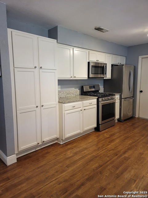 Image 8 of 38 For 5711 Prentiss