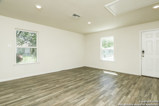 Image 17 of 21 For 239 Ferris