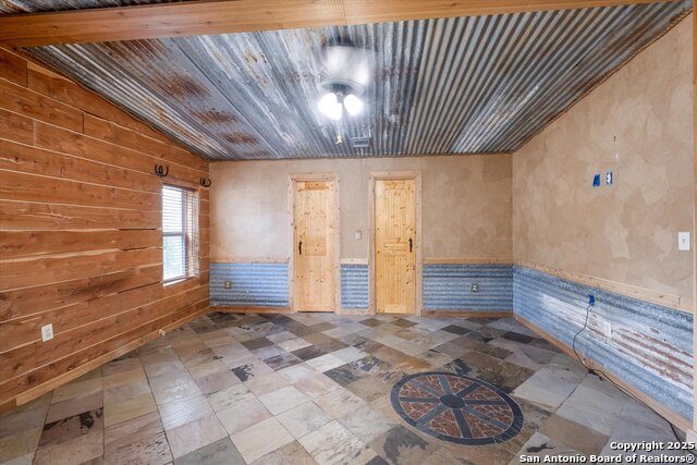 Image 17 of 30 For 550 Caliche  