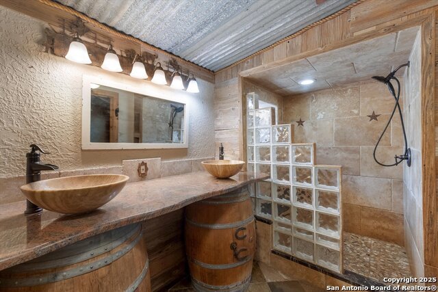 Image 18 of 30 For 550 Caliche  