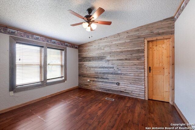 Image 22 of 30 For 550 Caliche  