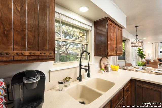 Image 18 of 76 For 8507 Rockmoor