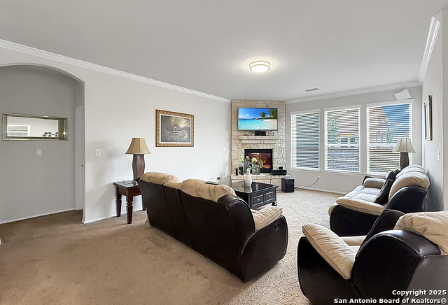 Listing photo id 8 for 13911 Persimmon Cv