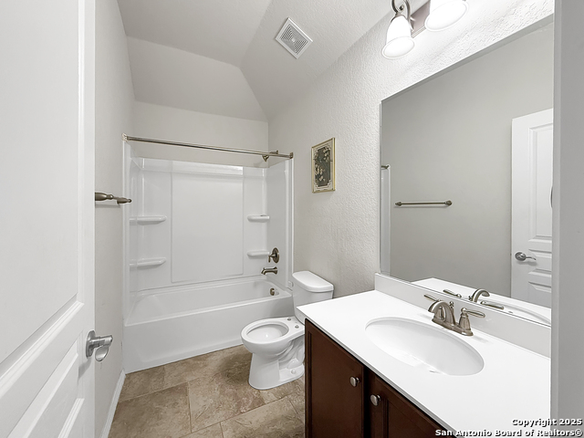 Listing photo id 15 for 13911 Persimmon Cv