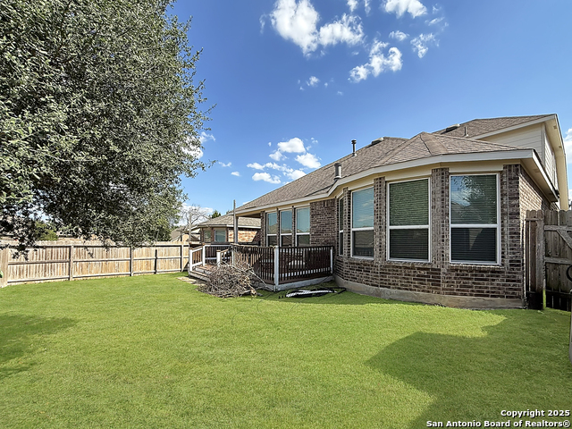 Listing photo id 18 for 13911 Persimmon Cv