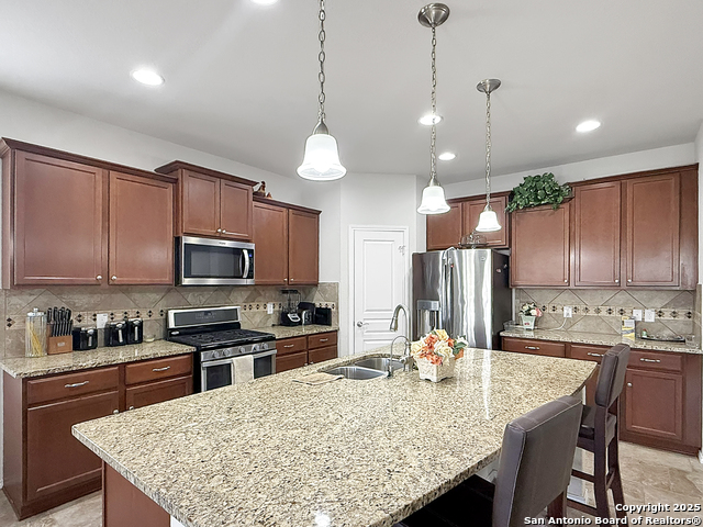 Listing photo id 5 for 13911 Persimmon Cv