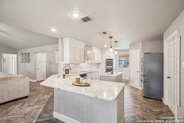Listing photo id 14 for 340 Sollock  