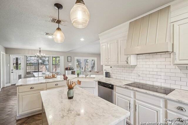 Listing photo id 20 for 340 Sollock  