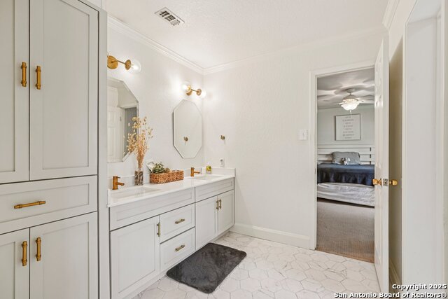 Listing photo id 23 for 340 Sollock  