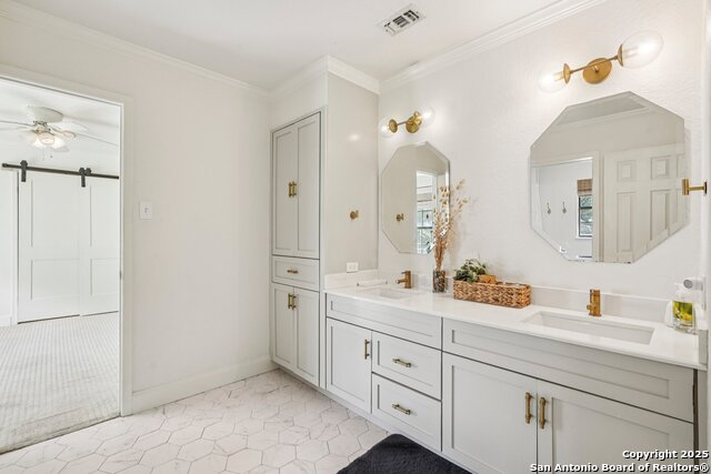Listing photo id 24 for 340 Sollock  