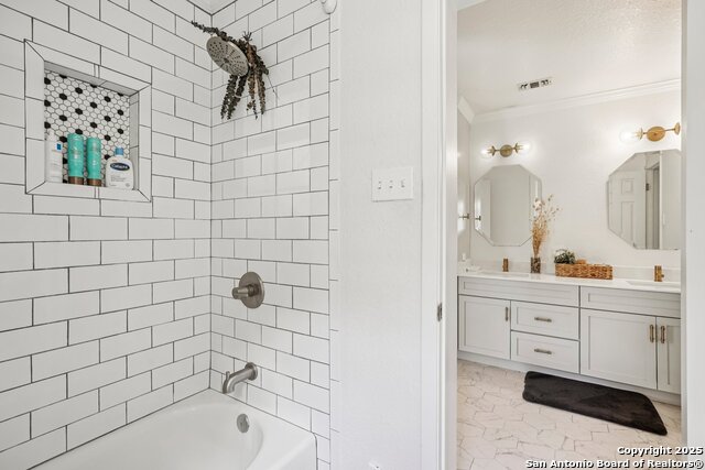 Listing photo id 25 for 340 Sollock  