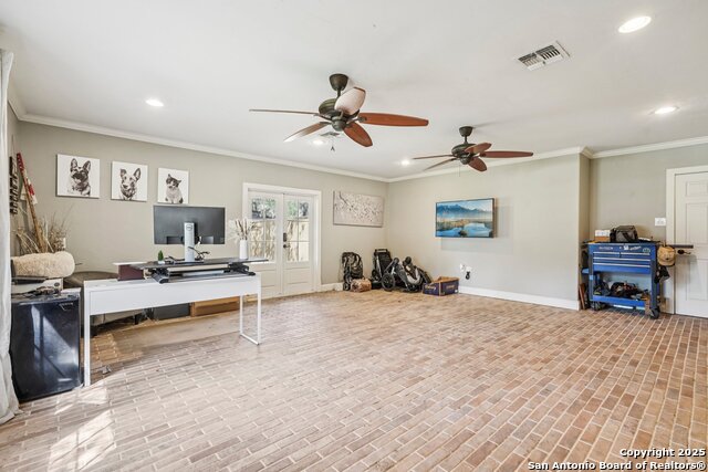 Listing photo id 41 for 340 Sollock  