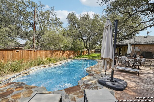 Listing photo id 52 for 340 Sollock  