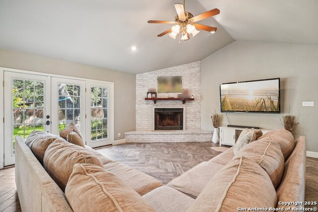 Listing photo id 7 for 340 Sollock  