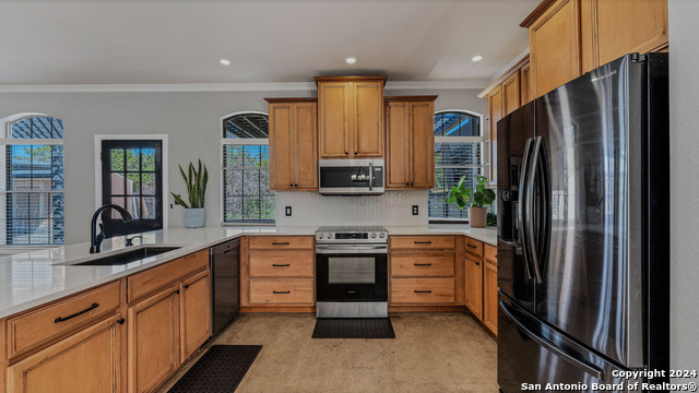 Listing photo id 9 for 323 Granite Rd