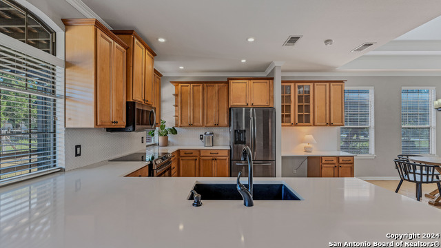 Listing photo id 10 for 323 Granite Rd