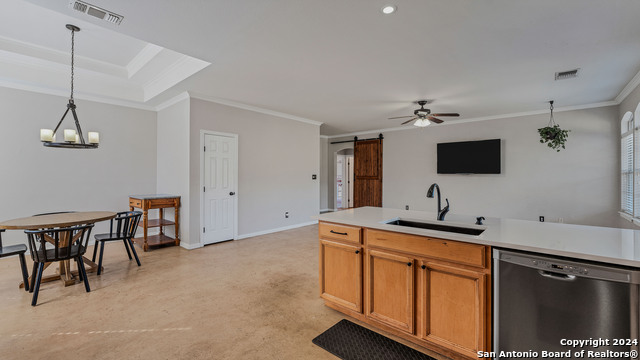 Listing photo id 12 for 323 Granite Rd