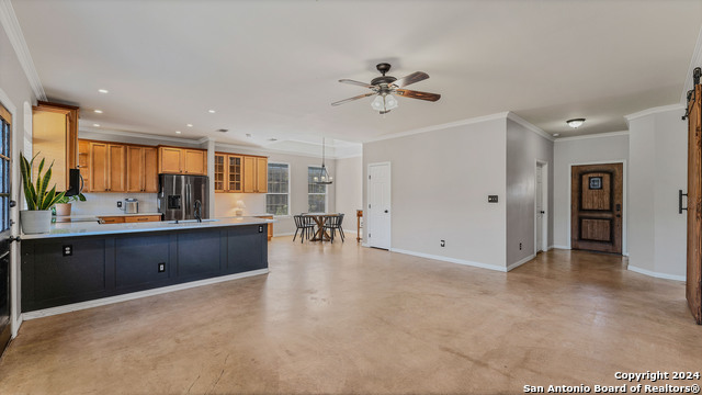 Listing photo id 2 for 323 Granite Rd