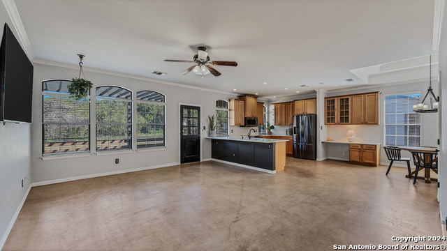 Listing photo id 3 for 323 Granite Rd