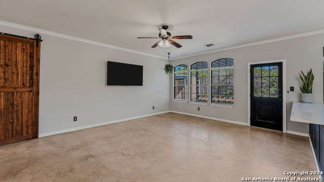 Listing photo id 4 for 323 Granite Rd