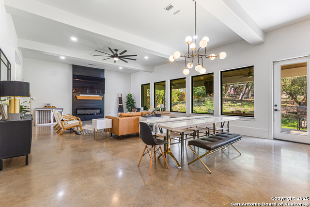Listing photo id 10 for 211 Spacious Sky