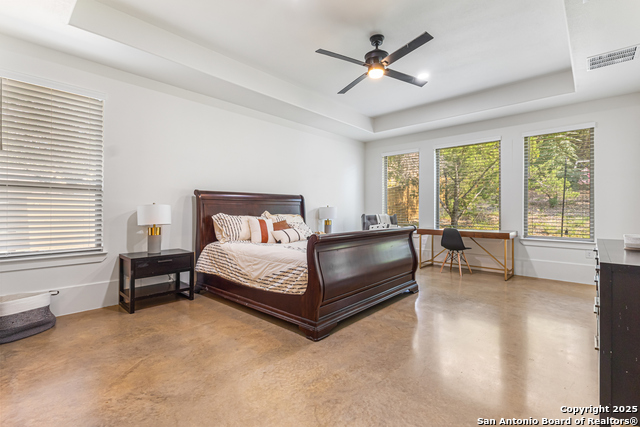Listing photo id 11 for 211 Spacious Sky
