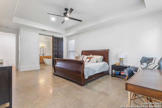 Listing photo id 12 for 211 Spacious Sky