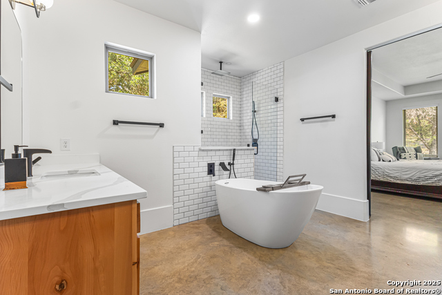 Listing photo id 15 for 211 Spacious Sky