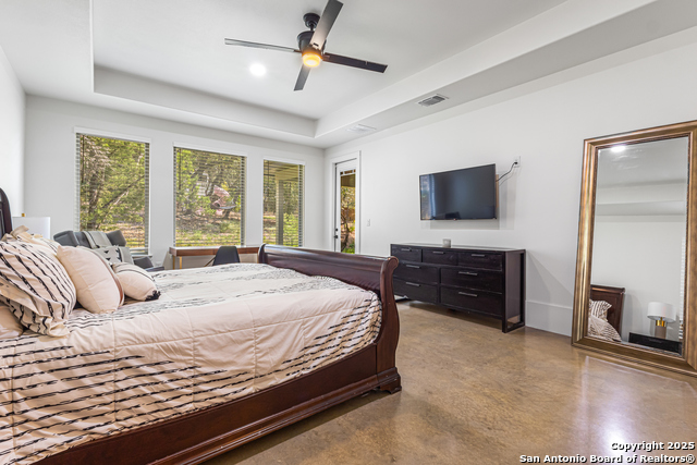 Listing photo id 16 for 211 Spacious Sky