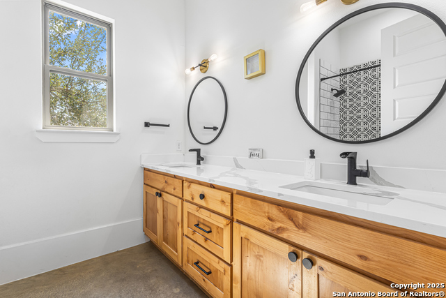 Listing photo id 21 for 211 Spacious Sky