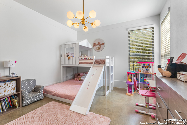 Listing photo id 23 for 211 Spacious Sky