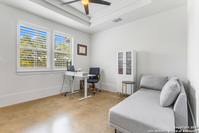 Listing photo id 25 for 211 Spacious Sky