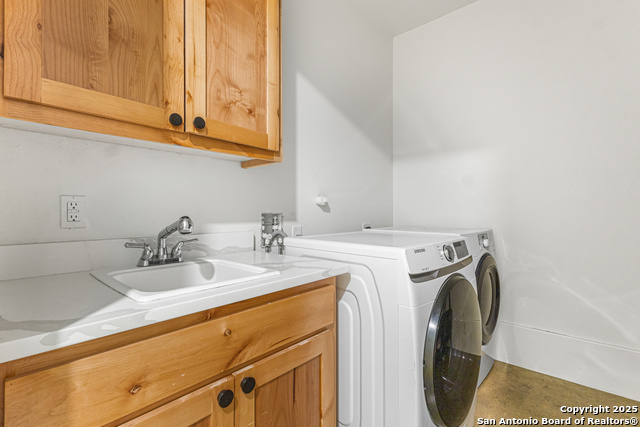 Listing photo id 27 for 211 Spacious Sky