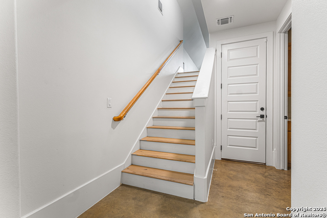 Listing photo id 28 for 211 Spacious Sky
