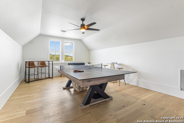 Listing photo id 29 for 211 Spacious Sky