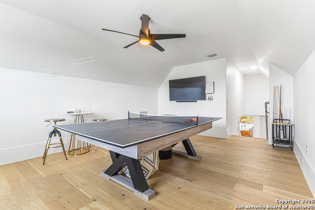 Listing photo id 30 for 211 Spacious Sky