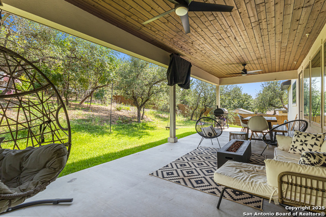 Listing photo id 33 for 211 Spacious Sky