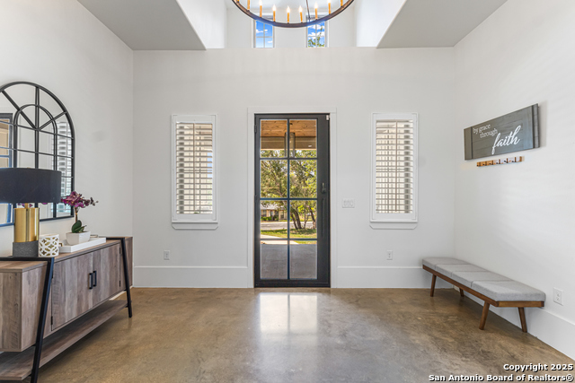 Listing photo id 2 for 211 Spacious Sky