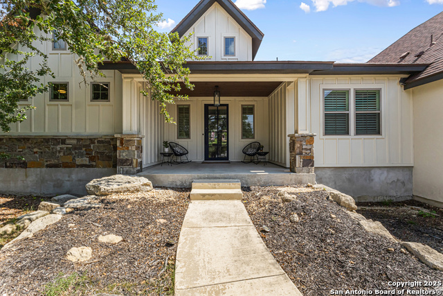 Listing photo id 40 for 211 Spacious Sky