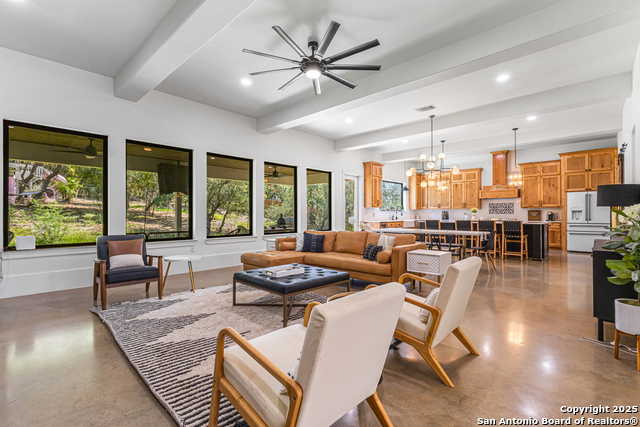 Listing photo id 3 for 211 Spacious Sky