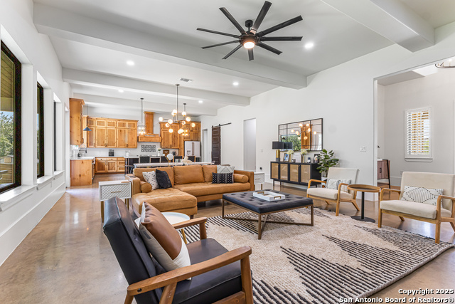 Listing photo id 4 for 211 Spacious Sky