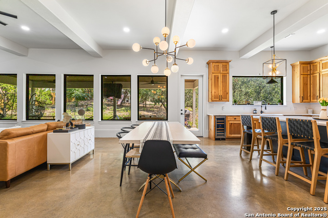 Listing photo id 5 for 211 Spacious Sky