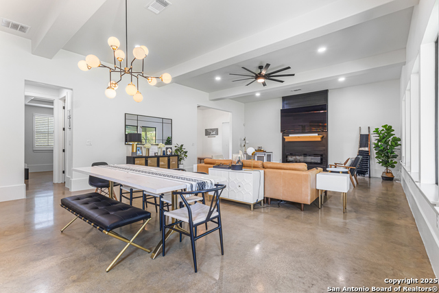 Listing photo id 6 for 211 Spacious Sky