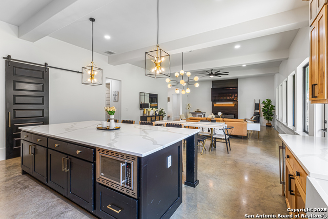 Listing photo id 7 for 211 Spacious Sky