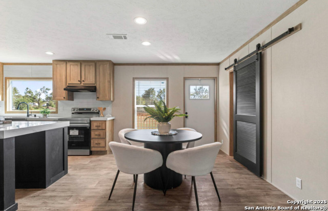 Image 12 of 35 For 914 Swallows Ln