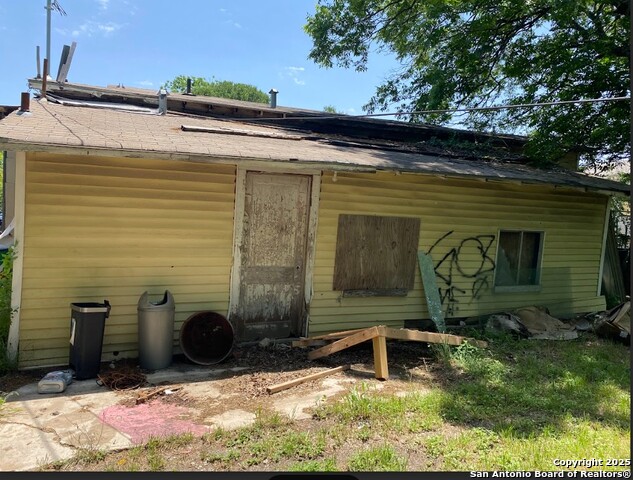 Listing photo id 1 for 855 Cavalier