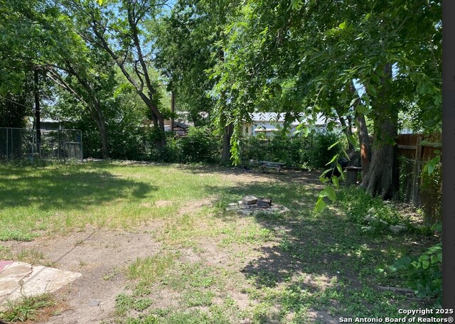 Listing photo id 2 for 855 Cavalier