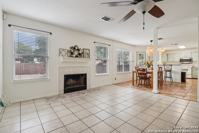 Listing photo id 11 for 8501 Quail Tree