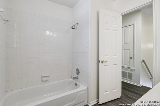 Listing photo id 23 for 8501 Quail Tree