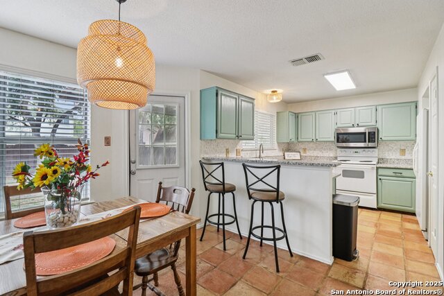 Listing photo id 5 for 8501 Quail Tree